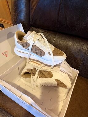 GUESS White and Beige Logo-Panel Platform Sneakers